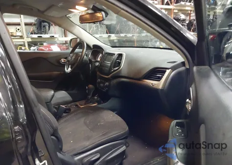 2016 Jeep Cherokee Latitude z USA, uszkodzony, nr VIN 1C4PJMCS1GW248474